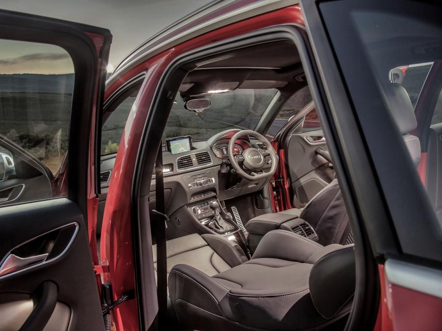 Интерьер Audi RS Q3 (8U) 2014 года  (AU) (фото 5 из 14)